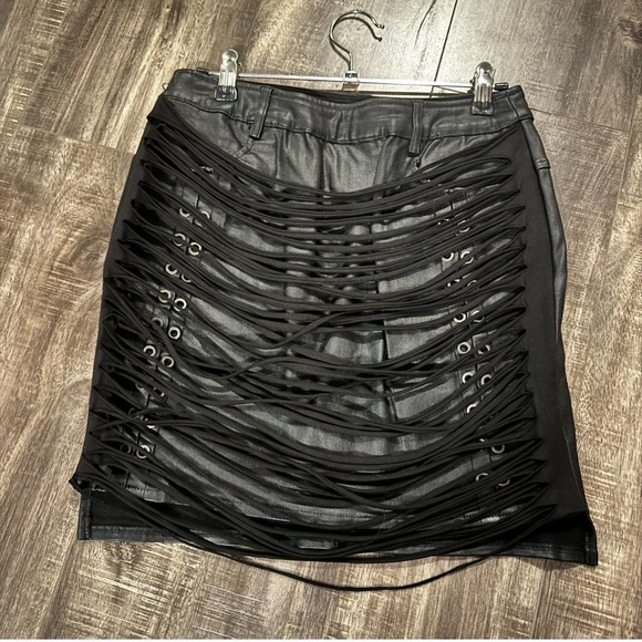 Skirt - Picture 1 of 2